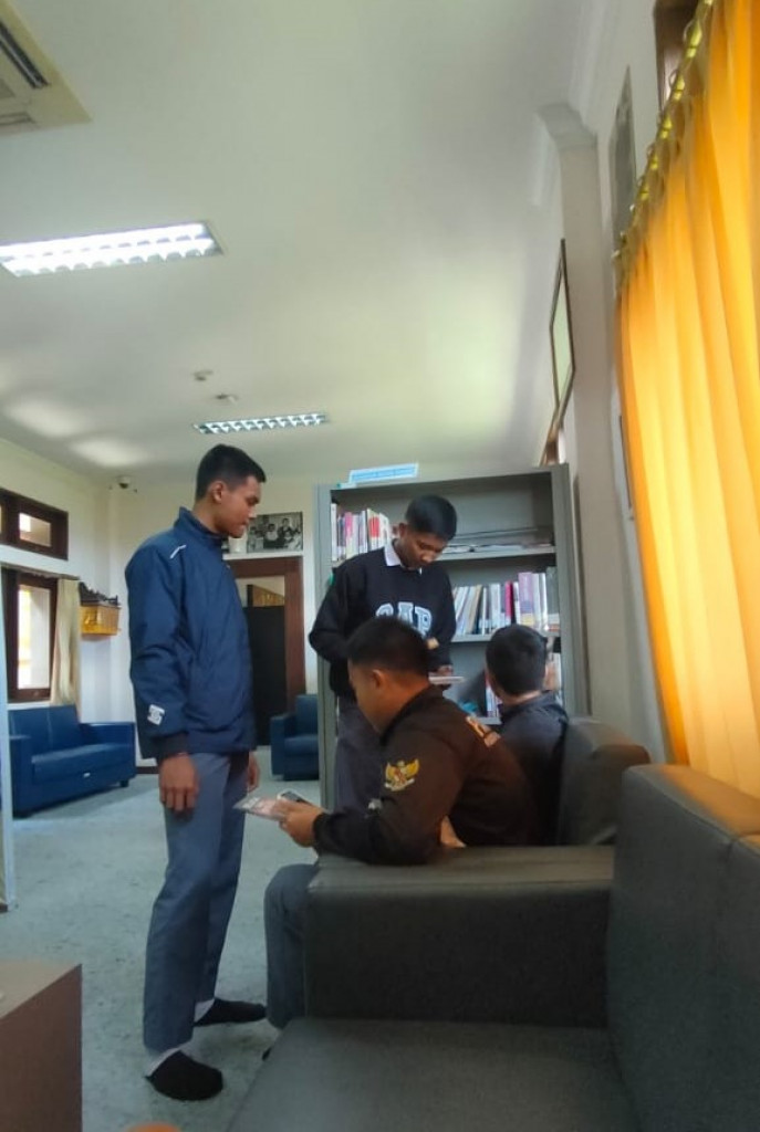 Tingkatkan Literasi dan minat baca melalui kegiatan membuat deskripsi oleh SMAN 2 Kuta Utara.      